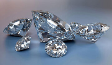 A diamond can be fluorescent